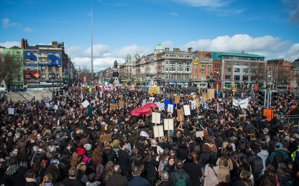 calling for a repeal of the eighth amendment students join 3 000